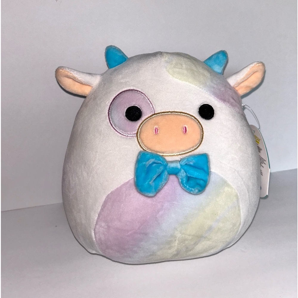 NWT Belozi the cow 8” Squishmallow Bow Tie
